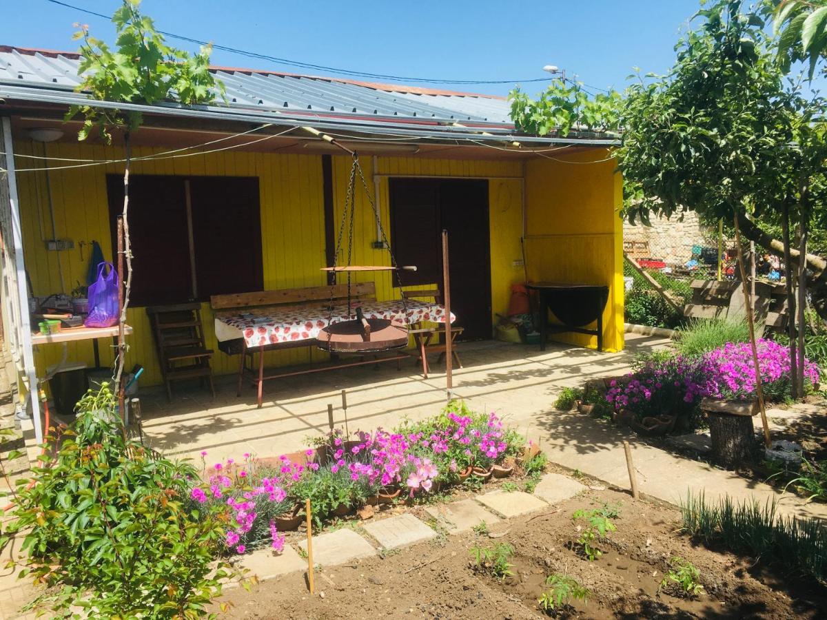 Бунгало- Bungalow Kavarna Luaran gambar